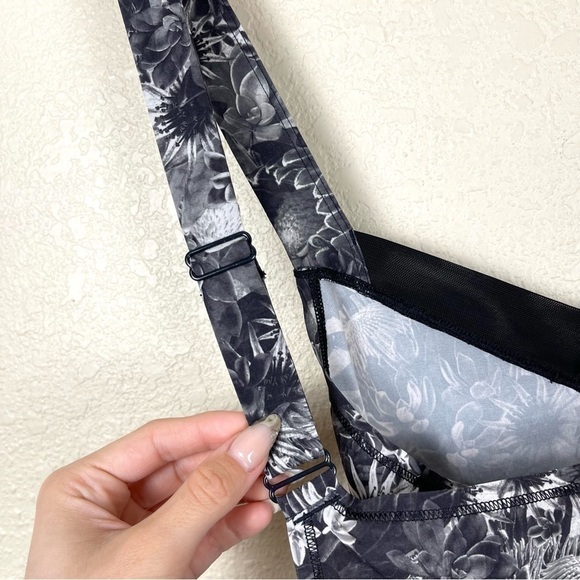 Lululemon The Runsie Flowabunga Black Angel Wing/Black Size 6 Women - Picture 10 of 16